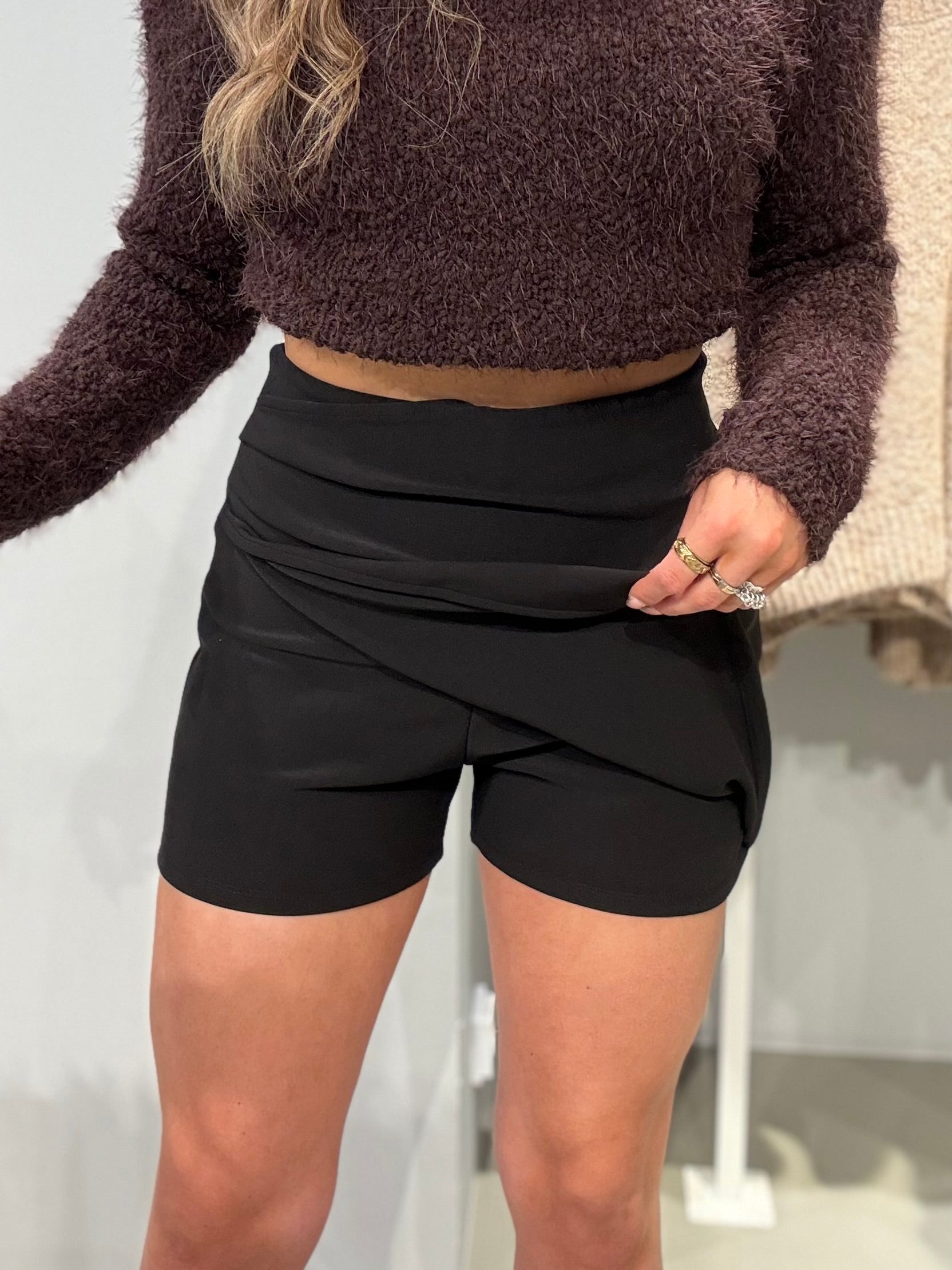 VIANYA Skort - Black